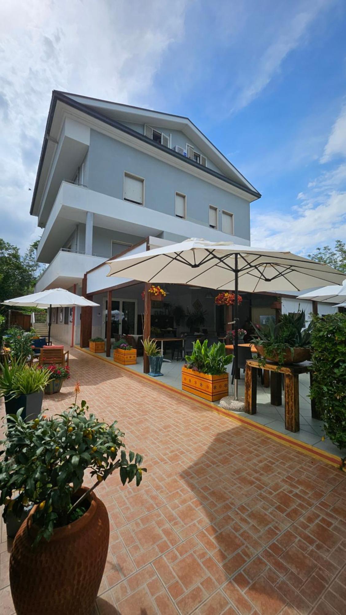 Hotel Cerrano Silvi Marina Esterno foto
