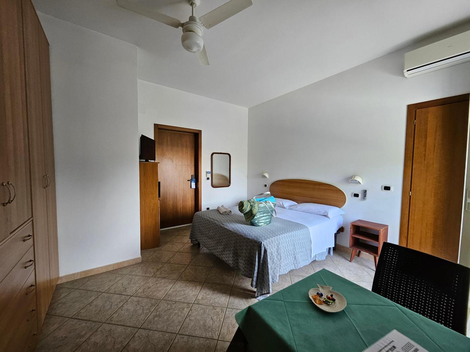 Hotel Cerrano Silvi Marina Esterno foto