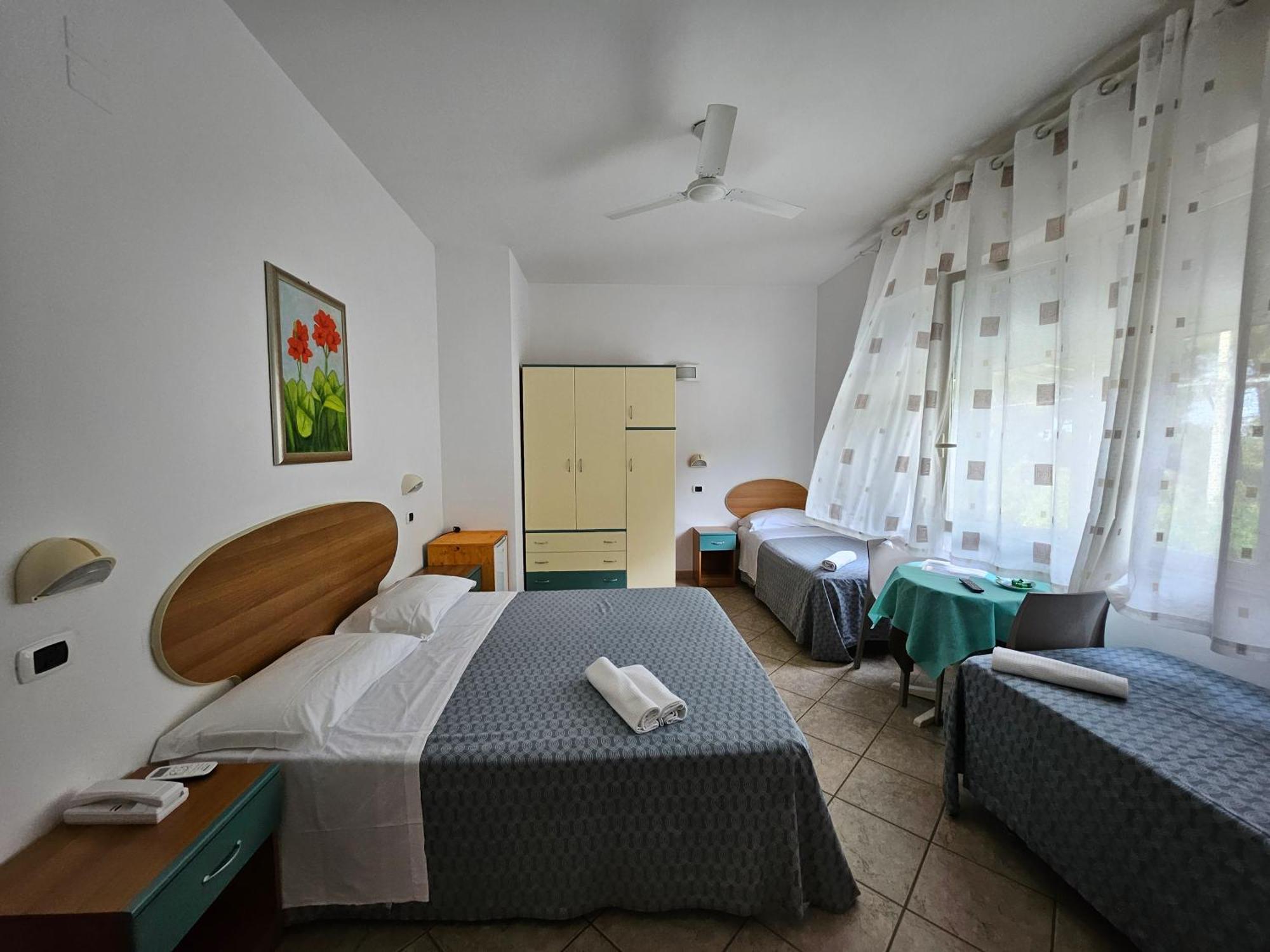 Hotel Cerrano Silvi Marina Esterno foto