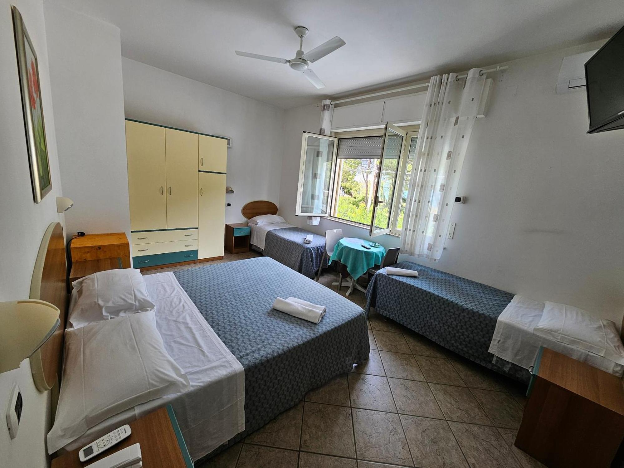 Hotel Cerrano Silvi Marina Esterno foto