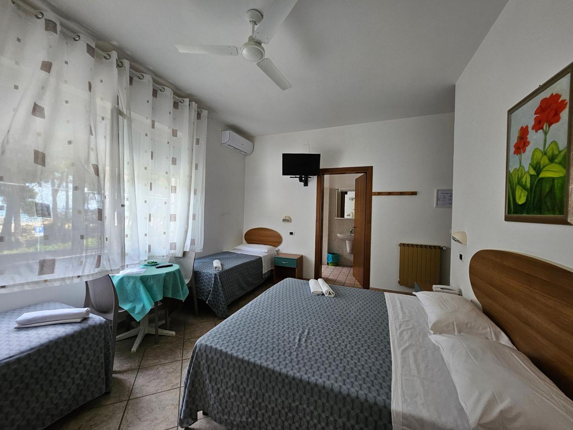 Hotel Cerrano Silvi Marina Esterno foto