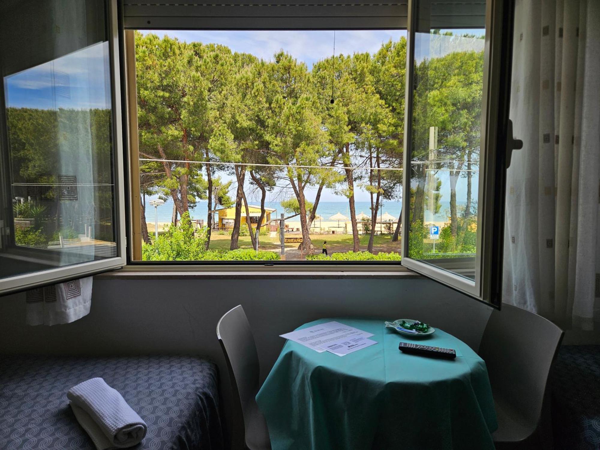 Hotel Cerrano Silvi Marina Esterno foto