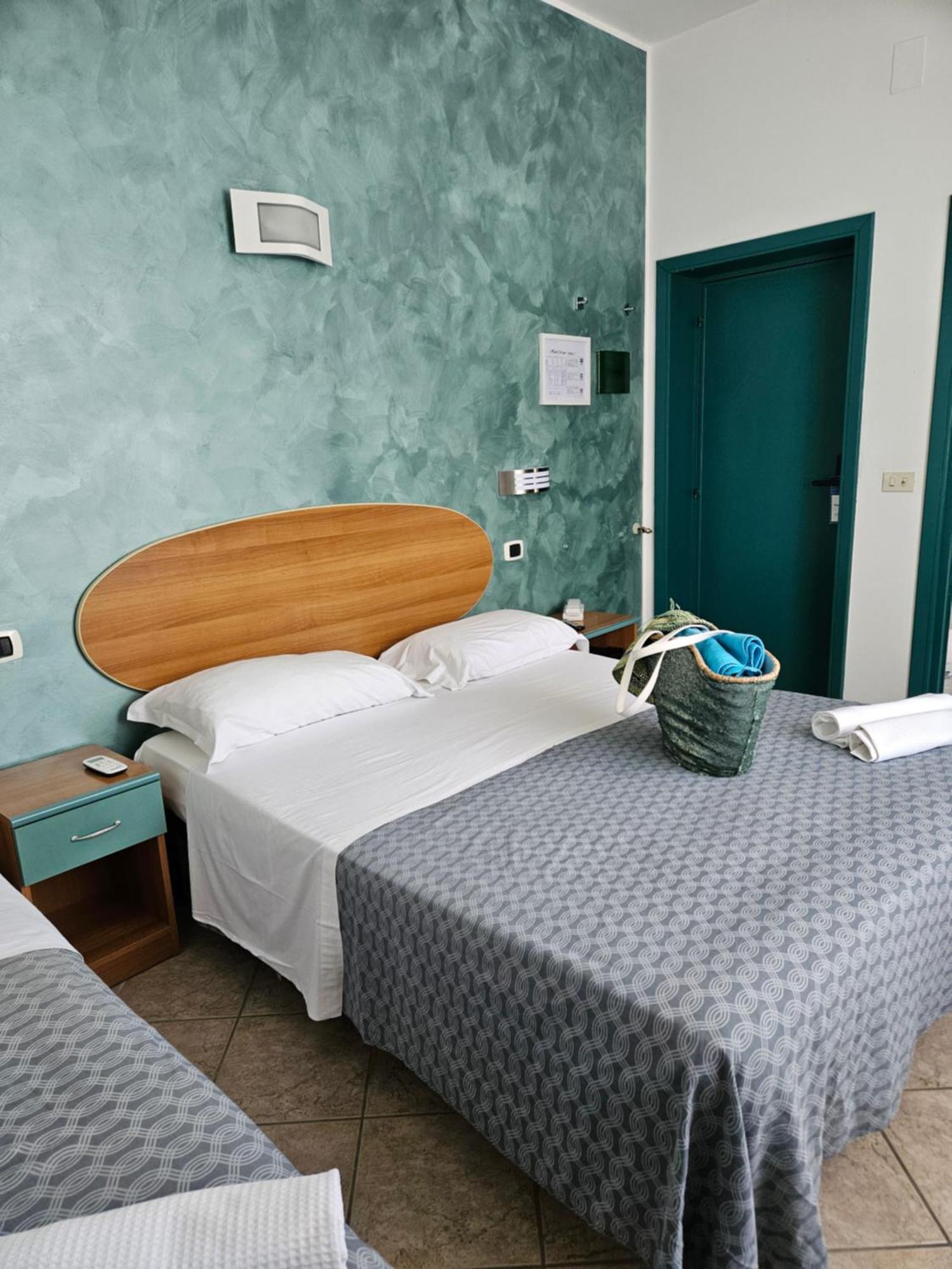 Hotel Cerrano Silvi Marina Esterno foto