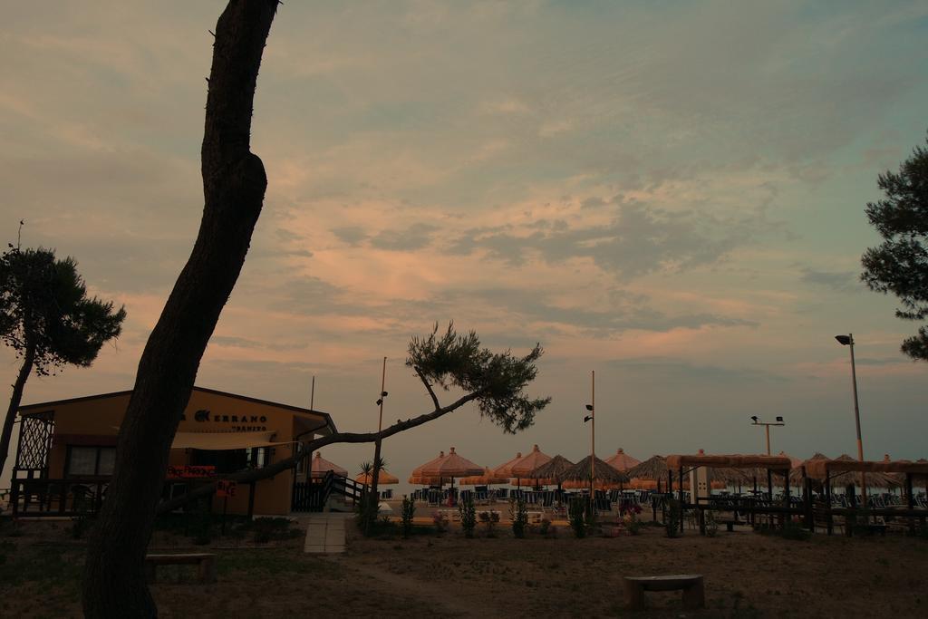 Hotel Cerrano Silvi Marina Esterno foto
